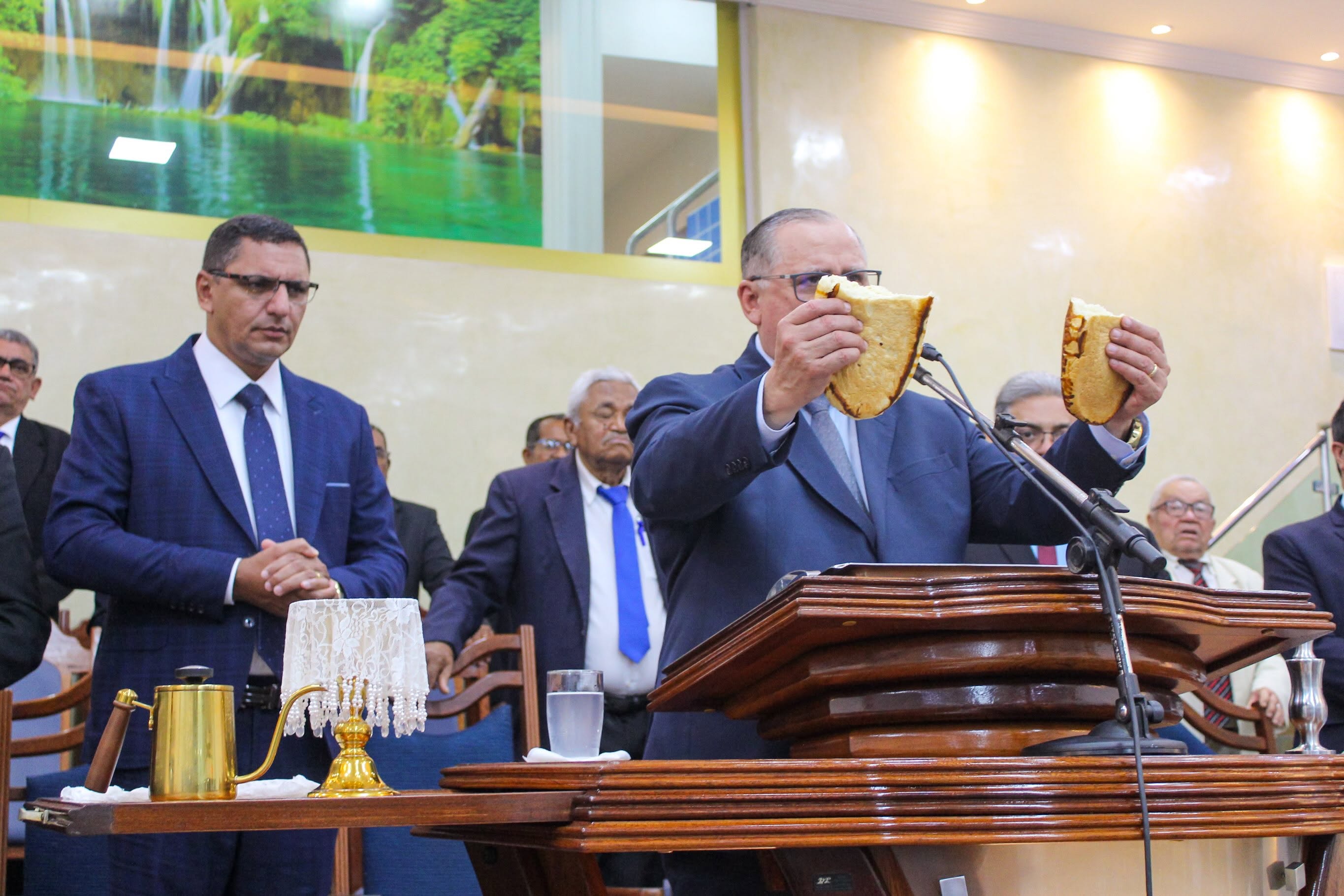9ª Santa Ceia reúne igreja em noite de comunhão e adoração